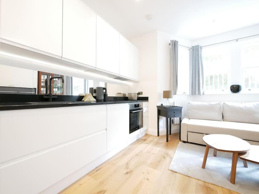 Newly Refurbished 2 Bed Apartment In Paddington Londen Buitenkant foto