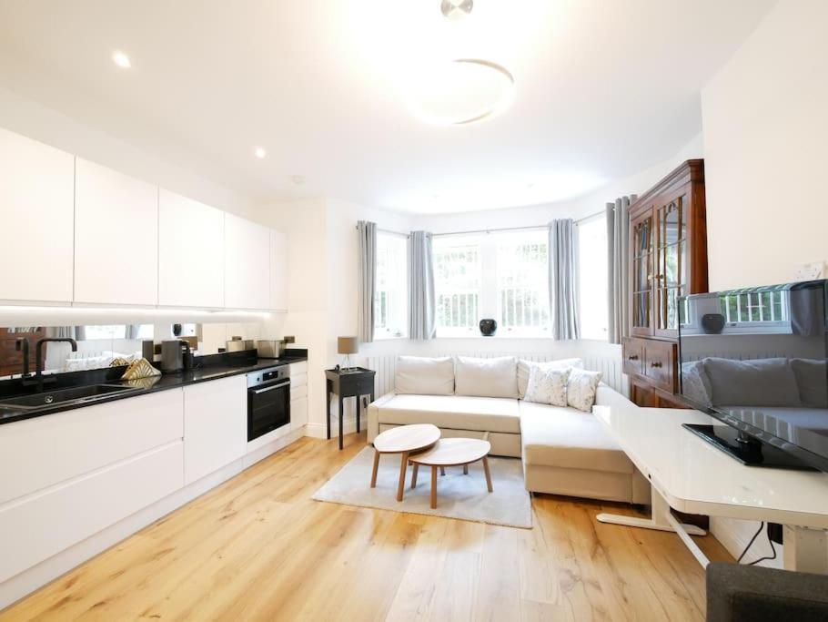 Newly Refurbished 2 Bed Apartment In Paddington Londen Buitenkant foto
