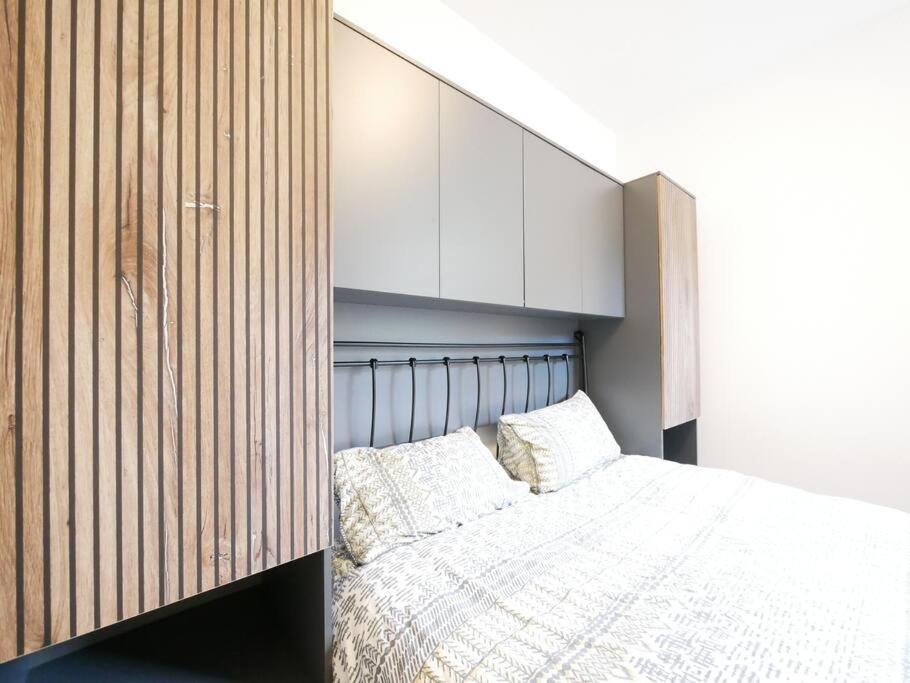 Newly Refurbished 2 Bed Apartment In Paddington Londen Buitenkant foto