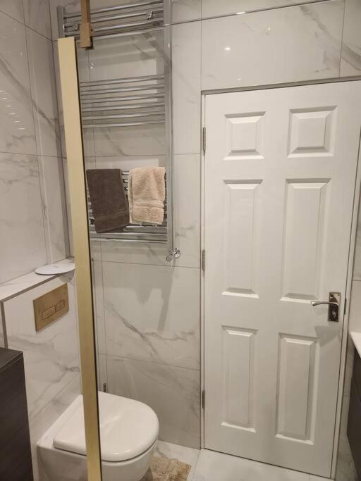 Newly Refurbished 2 Bed Apartment In Paddington Londen Buitenkant foto