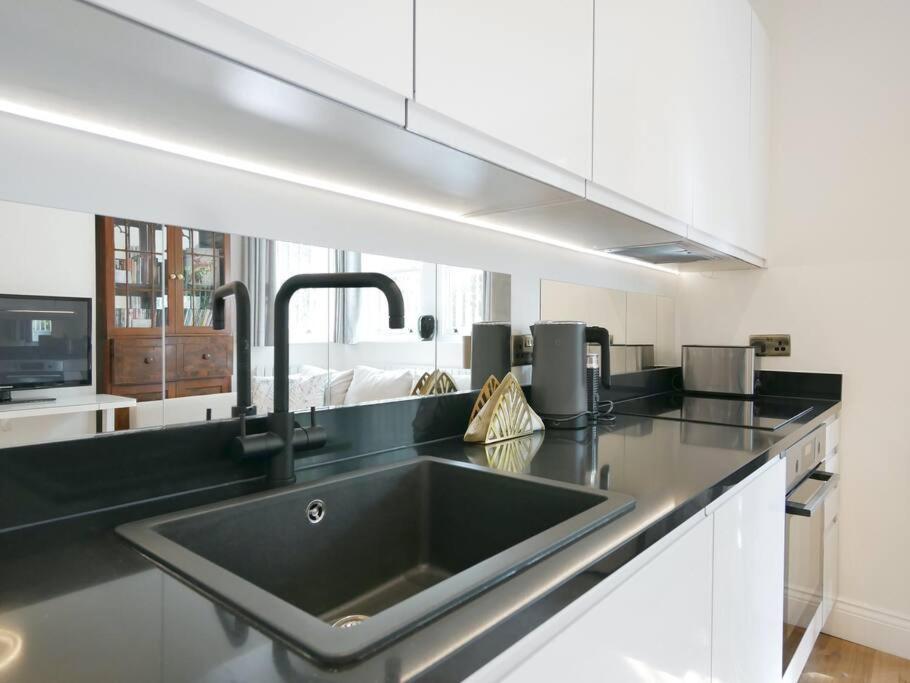 Newly Refurbished 2 Bed Apartment In Paddington Londen Buitenkant foto